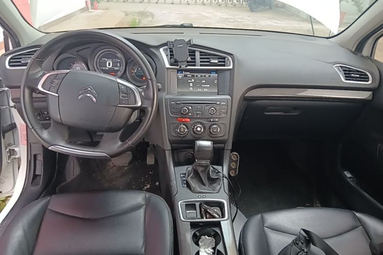 Used Citroen C4L 2016 1.6T Automatic Leading Model Center Console