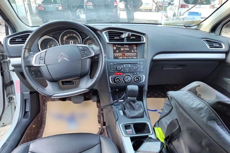 Used Citroen C4L 2016 1.2T Automatic Elite Model Center Console
