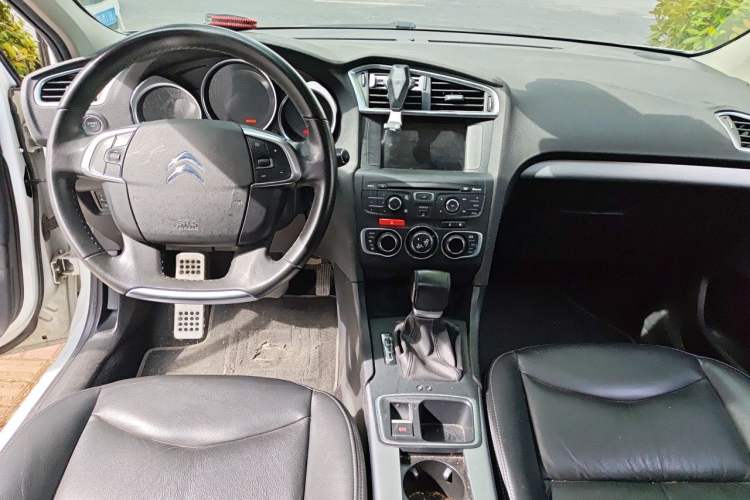 Used Citroen C4L 2016 1.2T Automatic Elite Model Center Console