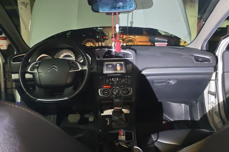 Used Citroen C4L 2016 1.6T Automatic Elite Model Center Console