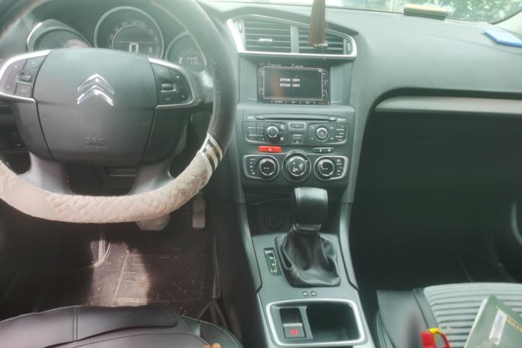 Used Citroen C4L 2016 1.6T Automatic Elite Model Center Console