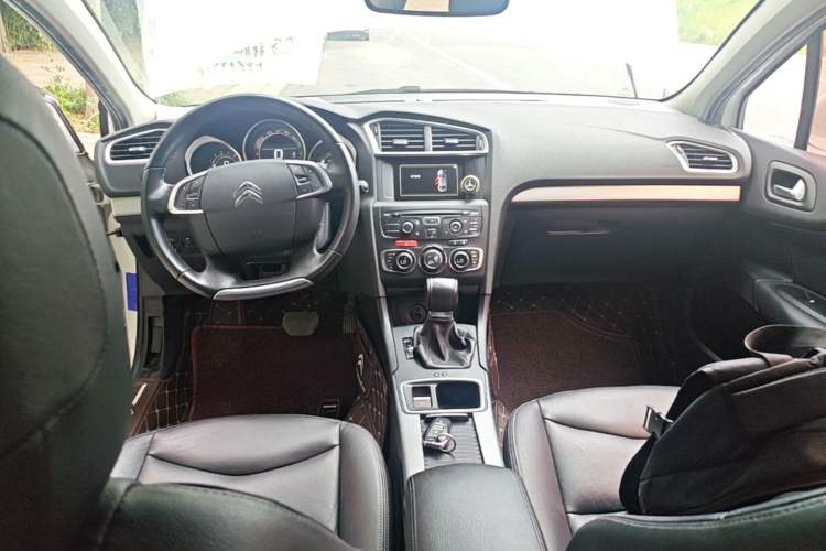 Used Citroen C4L 2016 1.6T Automatic Elite Model Center Console