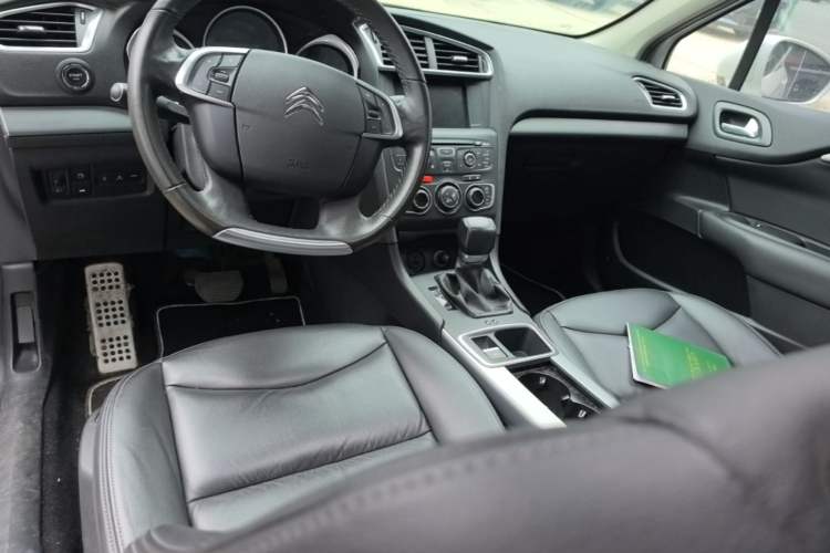 Used Citroen C4L 2016 1.6T Automatic Elite Model Center Console