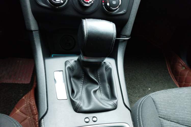 Used Citroen C4L 2016 1.2T Automatic Leading Model Gear Lever