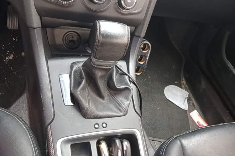 Used Citroen C4L 2016 1.6T Automatic Leading Model Gear Lever