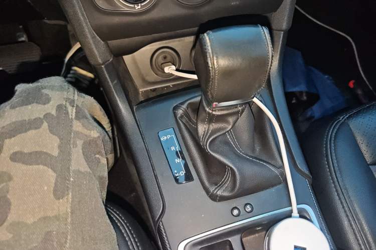Used Citroen C4L 2016 1.6T Automatic Leading Model Gear Lever