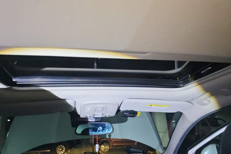 Used Citroen C4L 2016 1.6T Automatic Elite Model Headliner