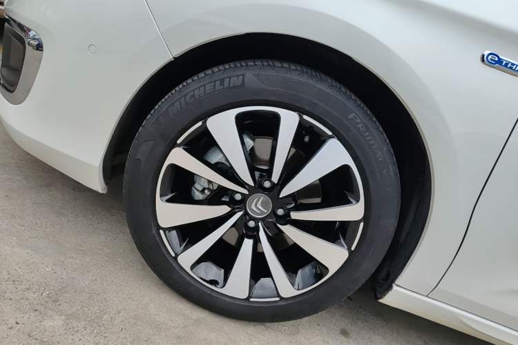 Used Citroen C4L 2016 1.6T Automatic Elite Model Left Front Wheel Hub