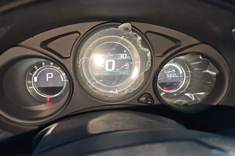 Used Citroen C4L 2016 1.6T Automatic Leading Model Odometer Close Up