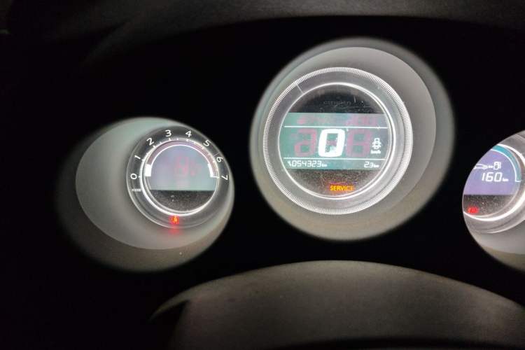Used Citroen C4L 2016 1.2T Manual Leading Model Odometer Close Up