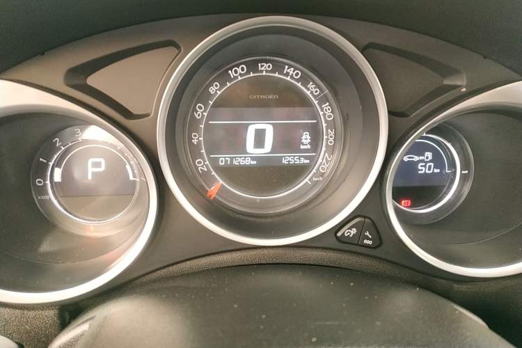 Used Citroen C4L 2016 1.6T Automatic Elite Model Odometer Close Up