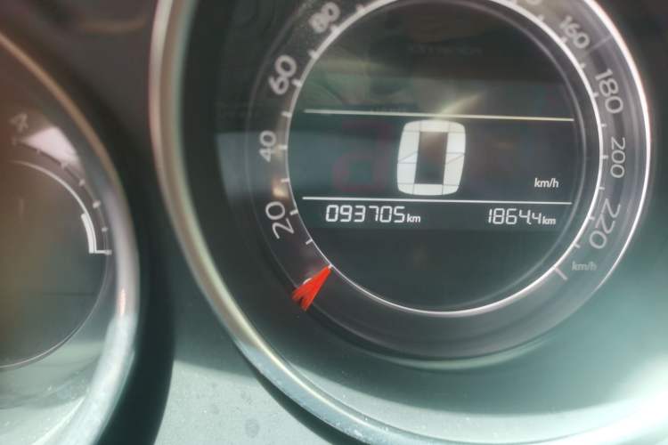 Used Citroen C4L 2016 1.6T Automatic Elite Model Odometer Close Up