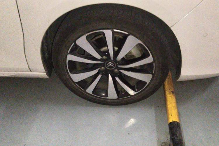 Used Citroen C4L 2016 1.6T Automatic Elite Model Right Front Wheel Hub