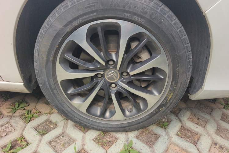 Used Citroen C4L 2016 1.2T Automatic Leading Model Right Front Wheel Hub
