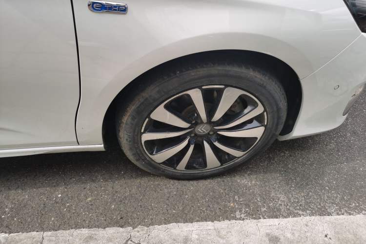 Used Citroen C4L 2016 1.6T Automatic Elite Model Right Front Wheel Hub