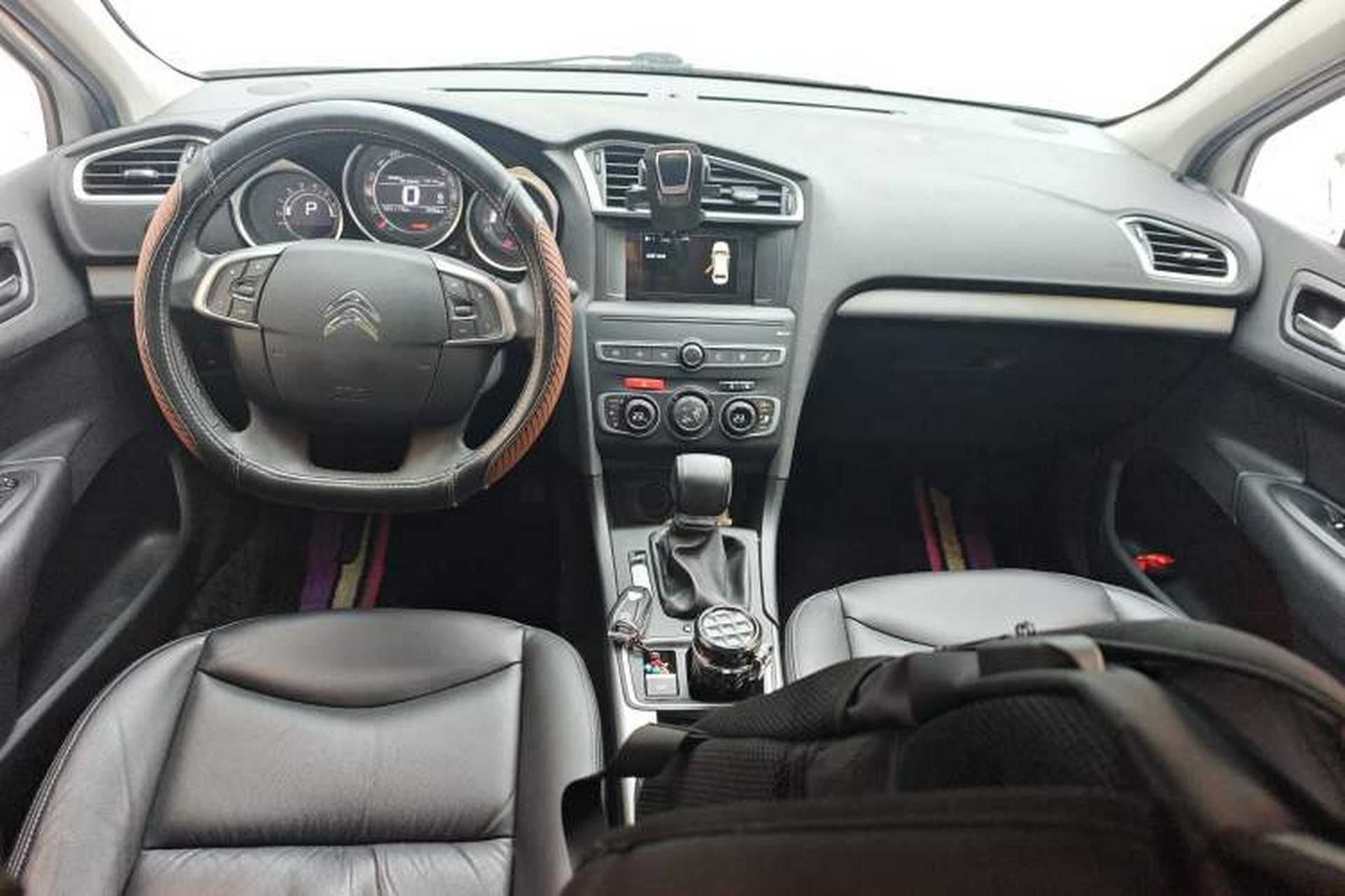 Used Citroen C4L 2018 350THP Automatic Elite Model Center Console