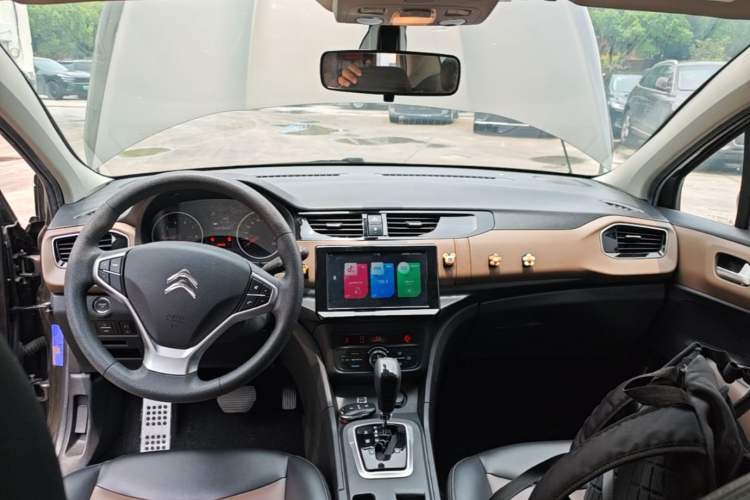 Used Citroen C4L 2019 350THP Automatic Elite Model Center Console