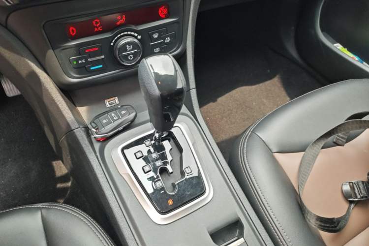 Used Citroen C4L 2019 350THP Automatic Elite Model Gear Lever