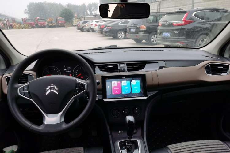 Used Citroen C4L 2019 230THP Automatic Leading Model Center Console