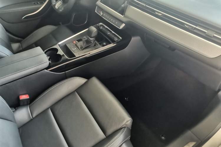 Used Citroen C5 2017 350THP Automatic Luxury Model Interior 9