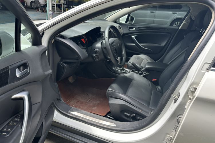 Used Citroen C5 2014 2.0L Automatic Luxury Edition Interior 6