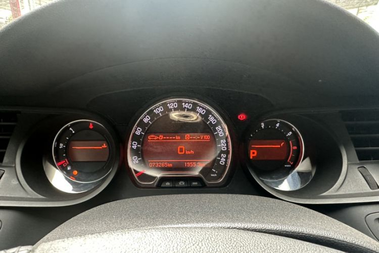 Used Citroen C5 2014 2.0L Automatic Luxury Edition Odometer Close Up
