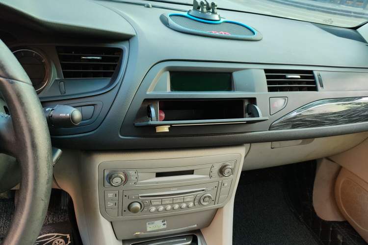 Used Citroen C5 2010 2.0L Manual Comfort Edition Audio And AC Panel