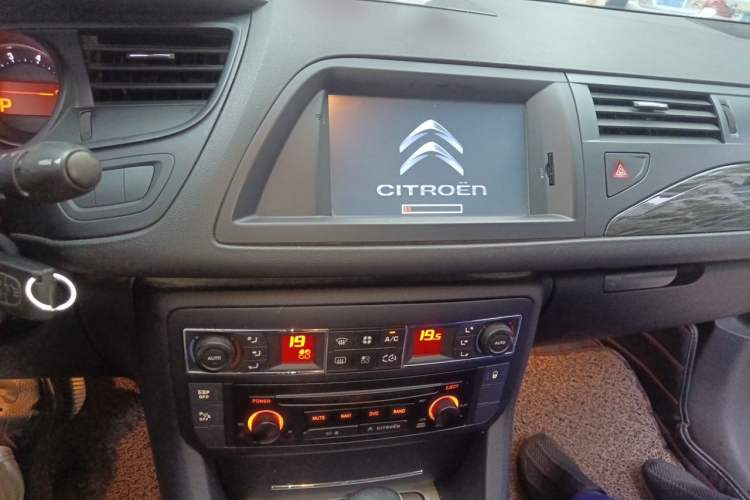 Used Citroen C5 2010 2.3L Automatic Luxury Edition Audio And AC Panel