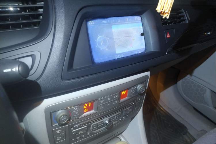 Used Citroen C5 2010 2.3L Automatic Luxury Edition Audio And AC Panel