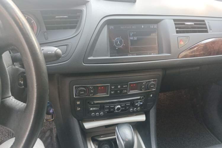 Used Citroen C5 2010 2.3L Automatic Luxury Edition Audio And AC Panel