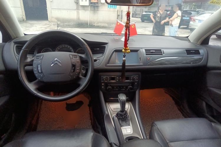 Used Citroen C5 2010 2.3L Automatic Luxury Edition Center Console
