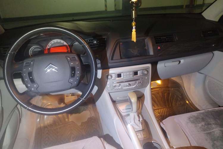 Used Citroen C5 2010 2.3L Automatic Luxury Edition Center Console