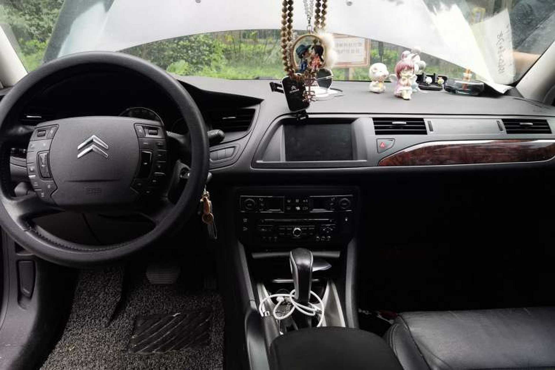 Used Citroen C5 2010 2.3L Automatic Luxury Edition Center Console
