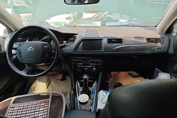 Used Citroen C5 2010 2.3L Automatic Luxury Edition Center Console