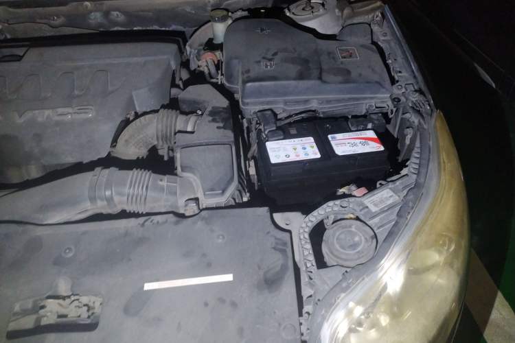 Used Citroen C5 2010 2.3L Automatic Luxury Edition Engine Bay Left