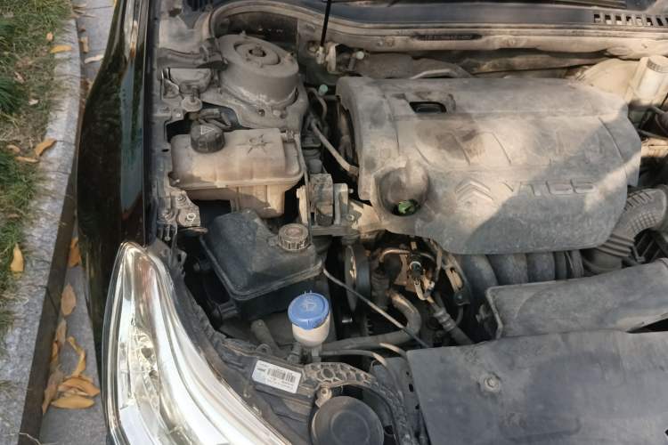 Used Citroen C5 2010 2.3L Automatic Luxury Edition Engine Bay Right