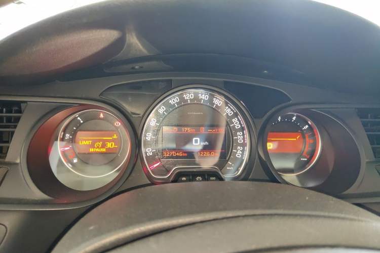 Used Citroen C5 2010 3.0L Automatic Flagship Edition Instrument Cluster