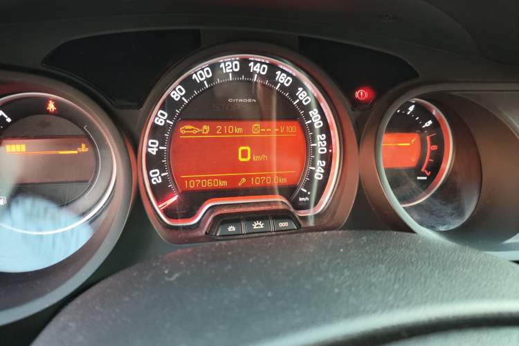 Used Citroen C5 2010 2.0L Manual Comfort Edition Odometer Close Up