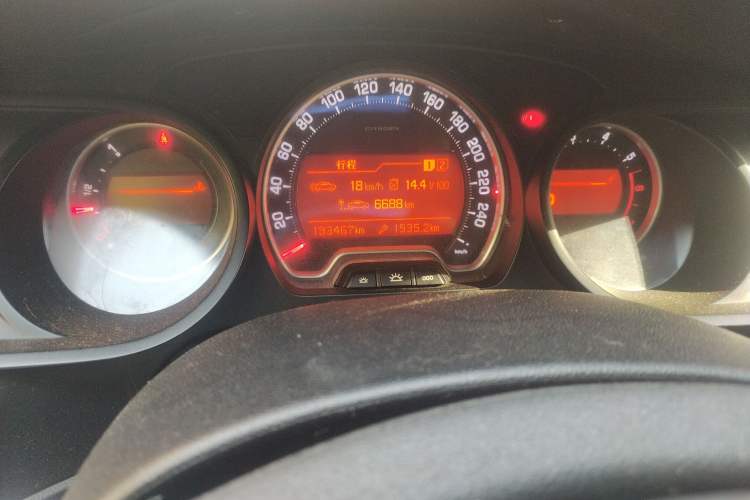 Used Citroen C5 2010 2.3L Automatic ZunYa Trim Odometer Close Up