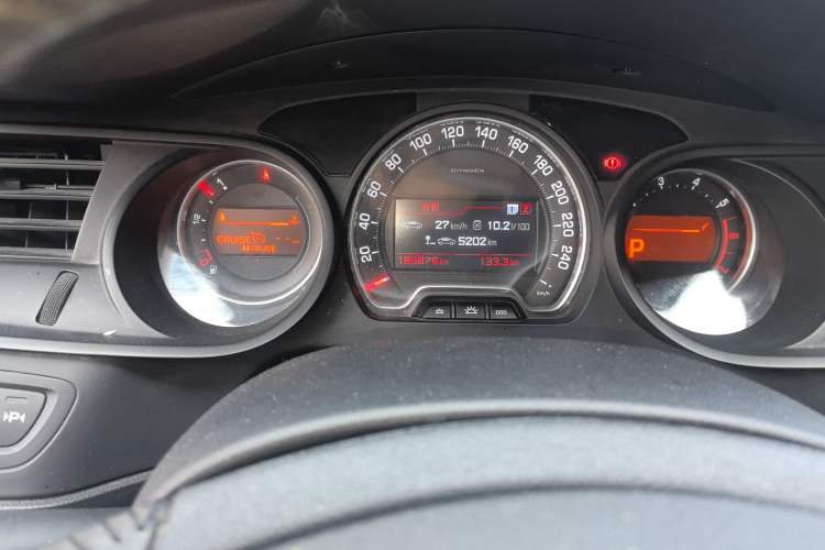 Used Citroen C5 2010 3.0L Automatic Flagship Edition Odometer Close Up