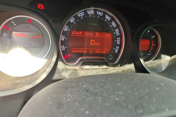 Used Citroen C5 2010 2.3L Automatic Luxury Edition Odometer Close Up