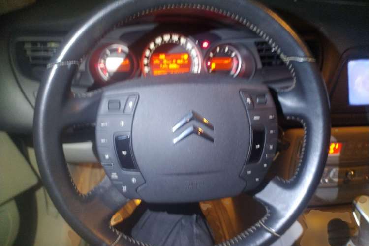 Used Citroen C5 2010 2.3L Automatic Luxury Edition Steering Wheel