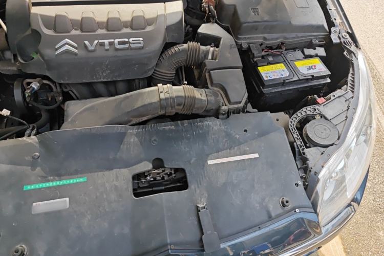 Used Citroen C5 2010 2.3L Automatic Luxury Edition Engine Bay Left