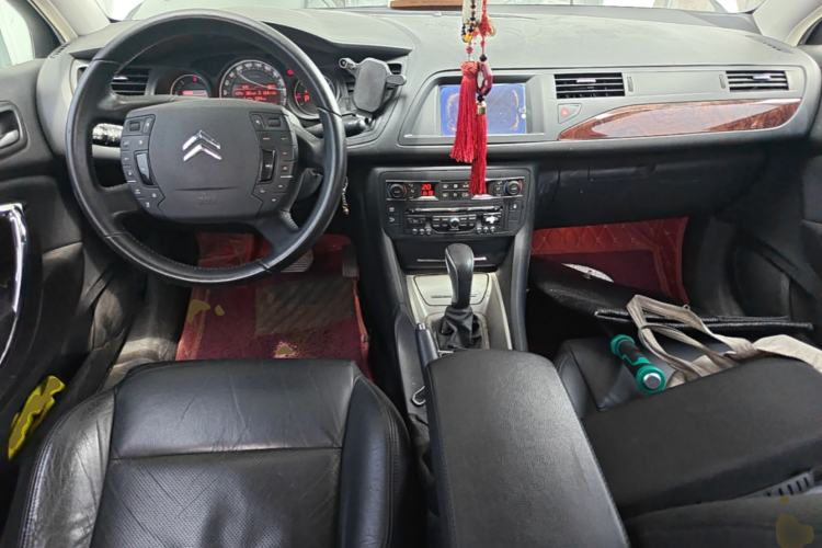 Used Citroen C5 2010 2.3L Automatic Luxury Edition Center Console