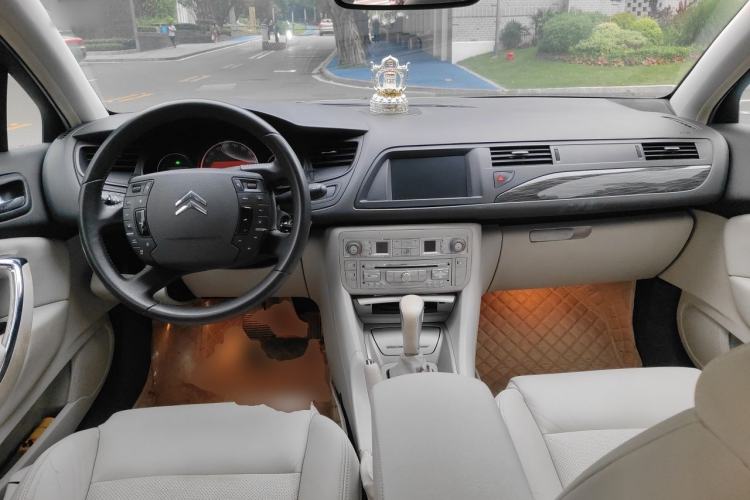 Used Citroen C5 2010 2.3L Automatic Luxury Edition Center Console