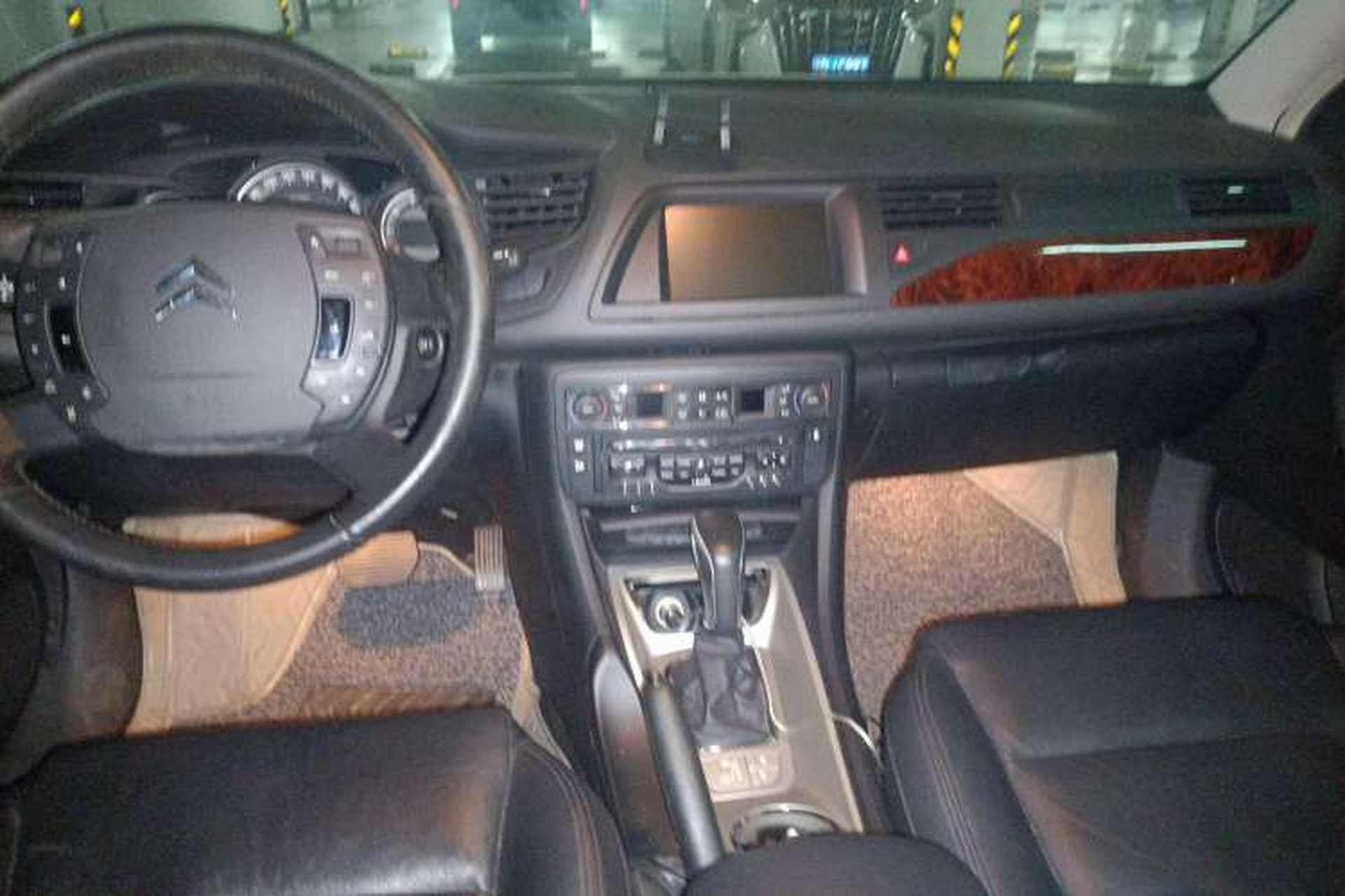 Used Citroen C5 2010 2.3L Automatic Luxury Edition Center Console