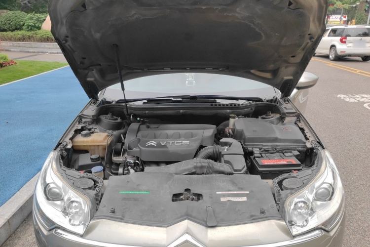 Used Citroen C5 2010 2.3L Automatic Luxury Edition Engine Bay