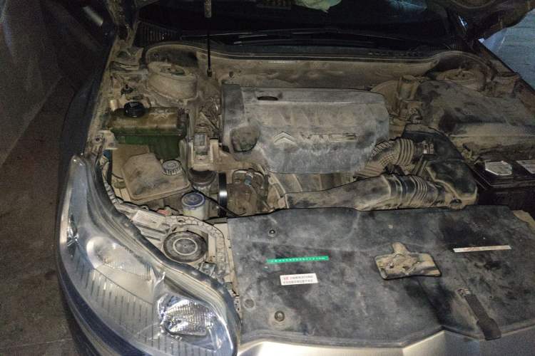 Used Citroen C5 2010 2.3L Automatic Luxury Edition Engine Bay Right
