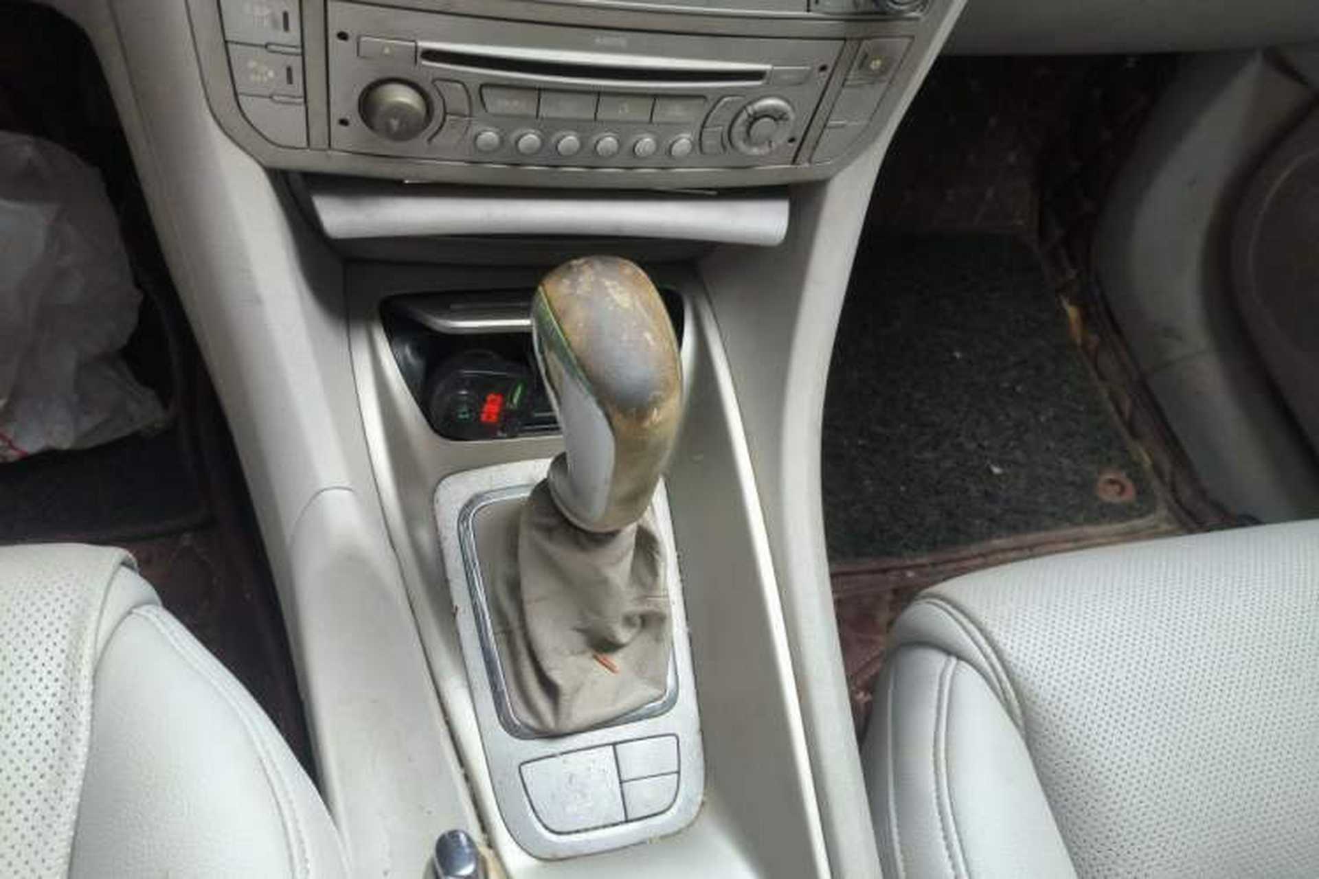 Used Citroen C5 2010 2.0L Automatic Comfort Edition Gear Lever