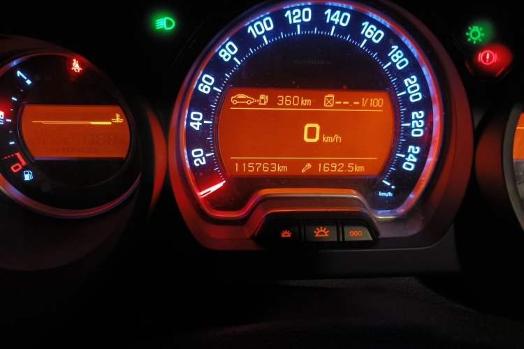 Used Citroen C5 2010 2.3L Automatic ZunYa Trim Odometer Close Up